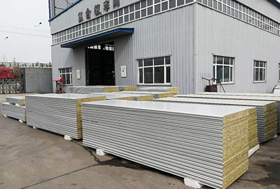 復合板車間忙碌生產中！