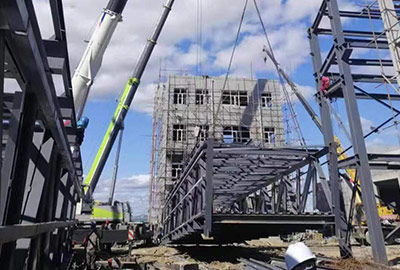 快馬加鞭未下鞍，驚回首，離天三尺三！